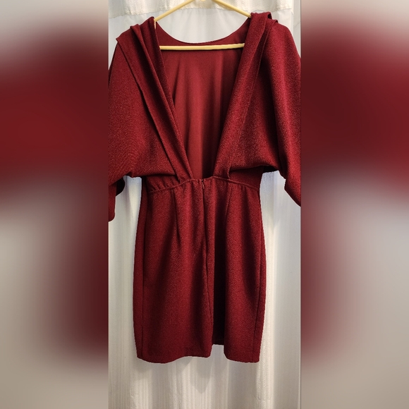 Lulu's backless cape dress - Picture 3 of 8